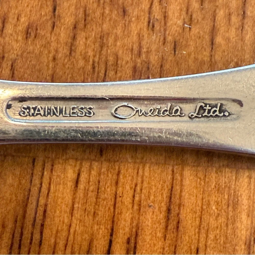 VTG Oneida SPANISH COURT Stainless 1881 Rogers Flatware Meat Serving Fork Scroll